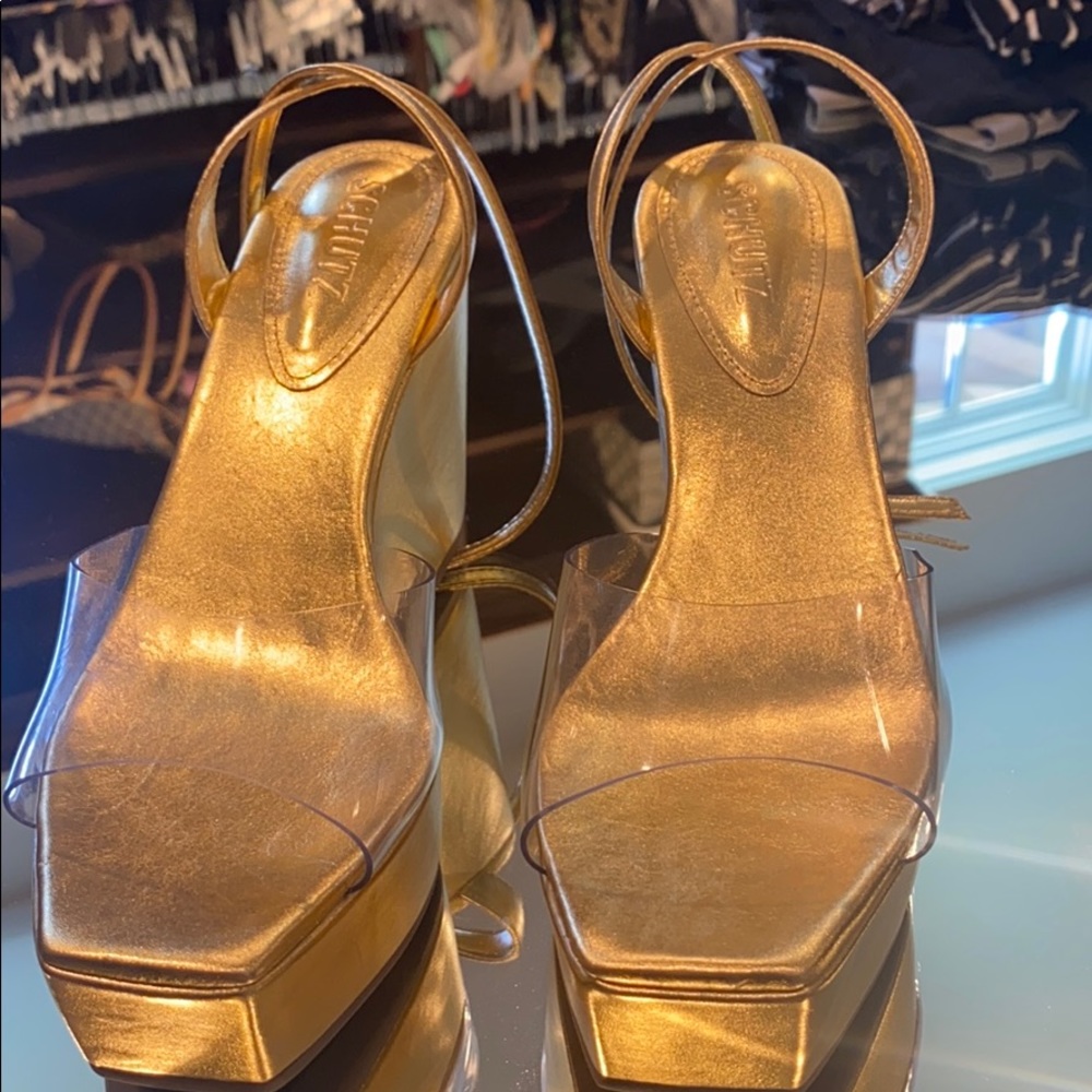 Metallic wedge